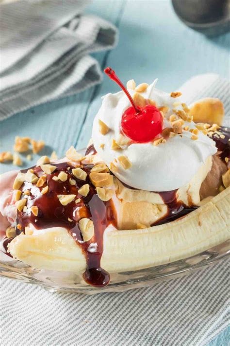 10 Best Ice Cream Sundaes That Everyone Will Love Izzycooking