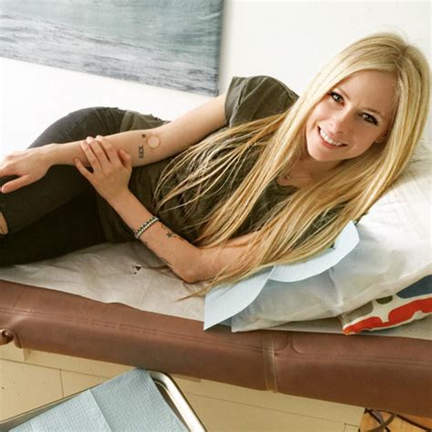 Avril Lavigne Gives An Update On Her Lyme Disease And Shares Photos From Doctors Appointment