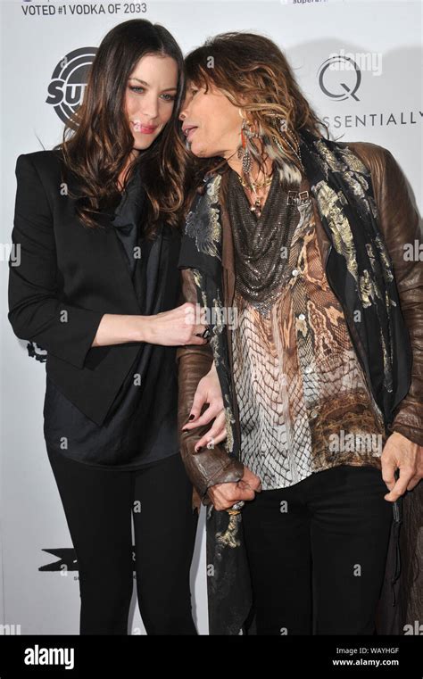 los angeles ca marzo 21 2011 liv tyler and padre steven tyler en el los angeles estreno de su