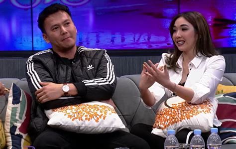 Di foto berikutnya, tampak augie fantinus dan wijin bermain basket two on two. Mesra Poll, Gisella Anastasia dan Wijaya Saputra Belum ...