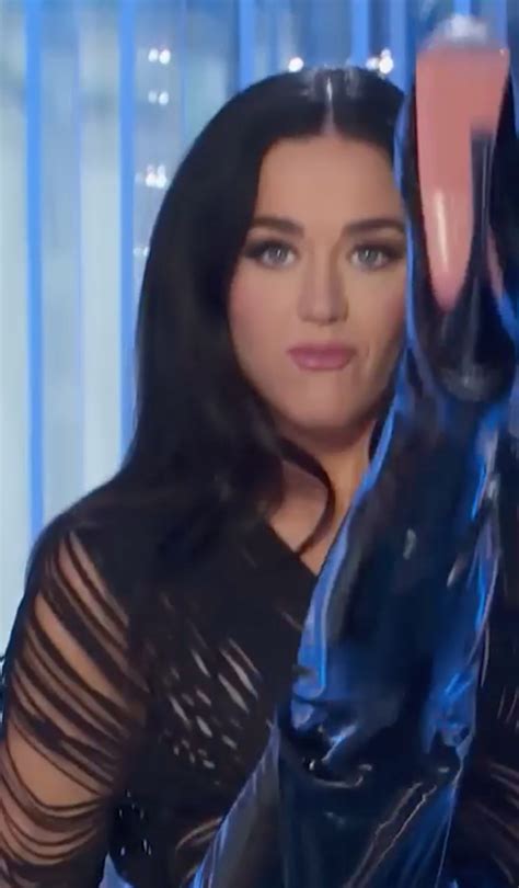 American Idol Fans Beg For Katy Perrys Removal After Bizarre Cat