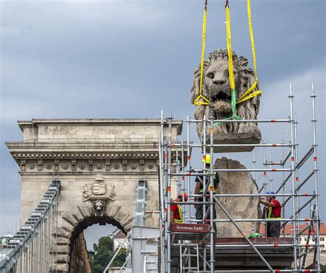 Chain Bridges Iconic Roaring Lion Statues To Be Removed For Renovation