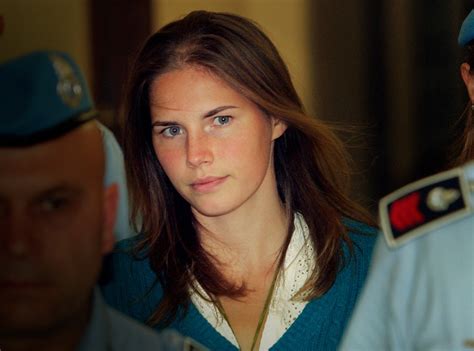 All The Things You Forgot About The Twisted Tale Of Amanda Knox E News