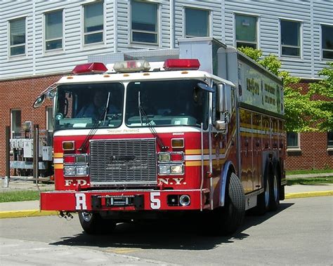 E160s Fdny Rescue 5 Truck Fleet Week 2010 Staten Island New York