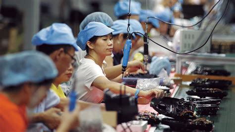 薄暮の「世界の工場」 中国企業すら外へ：日経ビジネス電子版