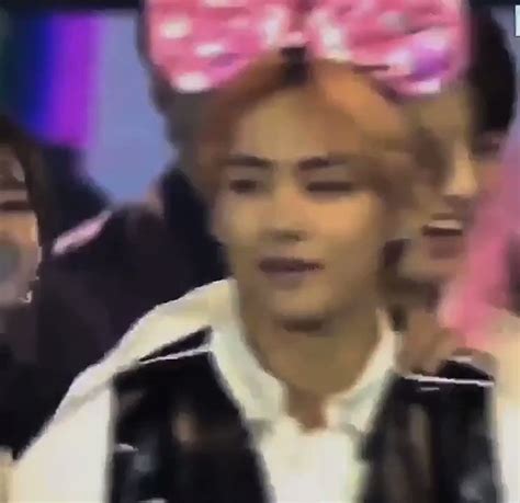 🍒d 05 On Twitter Taehyung Looking The Prettiest Barbie In This Minnie Headtie🎀