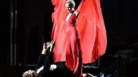 Paramour In Bright Red This Is What The New Jedermann Costumes Look