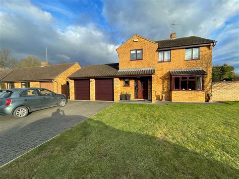 4 bed detached house for sale in Farleigh Fields, Orton Wistow