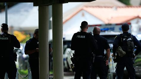 hawaii man suspected of killing 2 cops described as unhinged