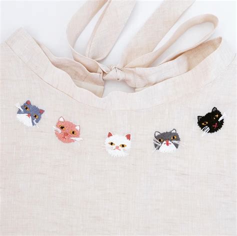 Meow〜 🐱customized Cats With Their Fluffy Whisker On Beige Bow Back