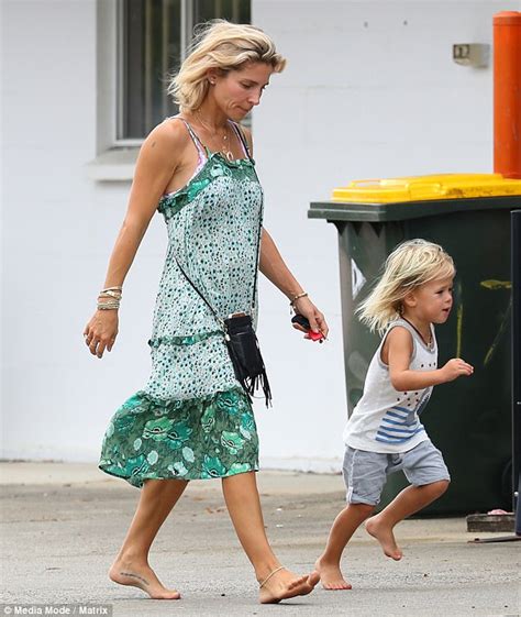 Barefoot Elsa Pataky Dotes On Children In Byron Bay Daily Mail Online