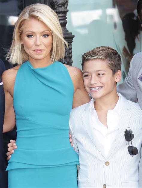 Kelly Ripa Gives Son Joaquin A Haircut On ‘live — Watch Hollywood Life