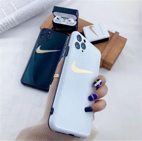 Airpods pro offer a more customizable fit with three sizes of flexible silicone tips to choose from. Nike Gold Airpods Pro / iPhone 11 Pro Max / XR / XS casing ...