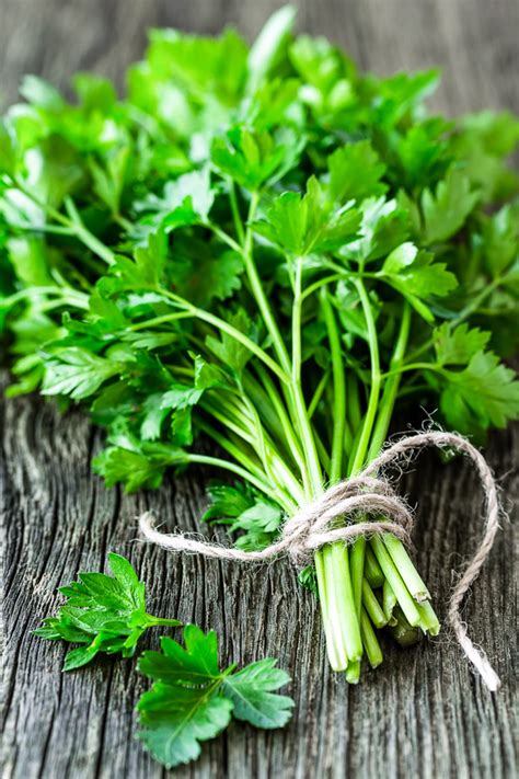Parsley sprigs: nutrition data, where found and 277 recipes