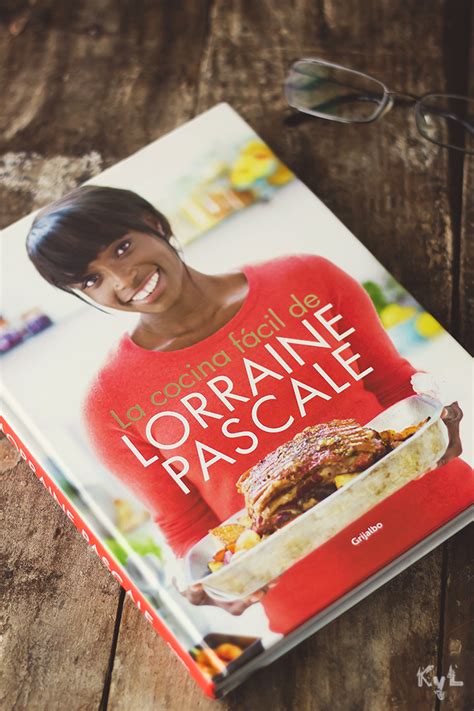 Lorraine pascale nos trae un nuevo libro de recetas ideal para gente ocupada que ama la buena comida y quiere preparar algo rápido y fácil, con en la cocina sana de lorraine pascale, la popular chef nos trae más de 100 respuestas a esta pregunta en forma de deliciosas y saludables recetas. Kanela y Limón: La cocina fácil de Lorraine Pascale