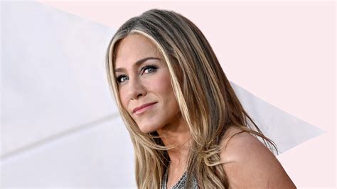 Jennifer Aniston Says Kids Today Find Friends Offensive Glamour Uk
