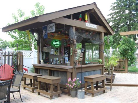 This will free up the small living room decor space below your counters and allow you to set up a small bar. DIY OUTDOOR BAR IDEAS 30 - decoratoo