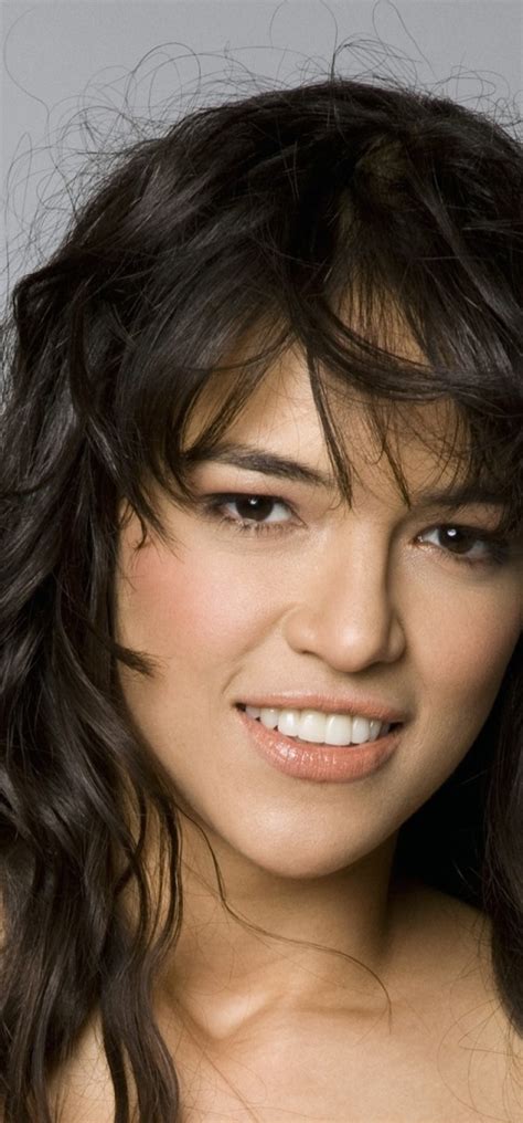 720x1544 Michelle Rodriguez Actress Face 720x1544 Resolution
