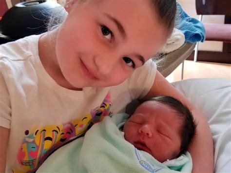 Amber Portwood's daughter holds baby James in new photo - Reality TV World