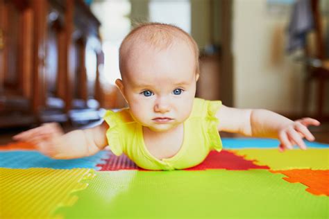 When To Start Tummy Time And How To Do It 2023