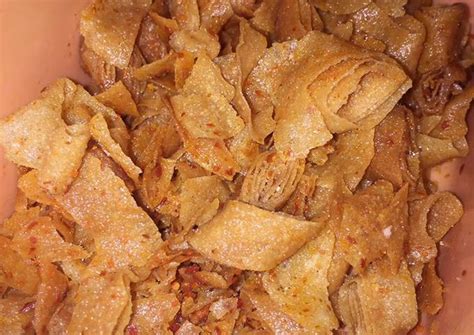 Makanan ringan pertama yang dapat dibuat dari singkong adalah keripik singkong. Resep Cemilan pedas asin dari kulit lumpia oleh Mamon ...