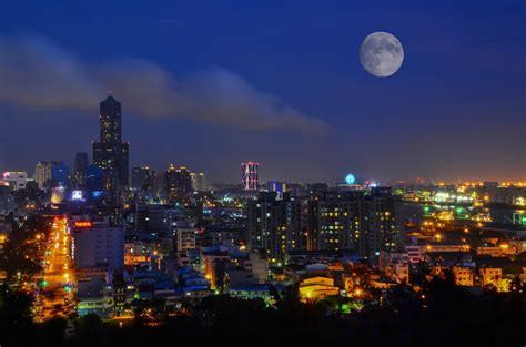 무료 이미지 수평선 하늘 지평선 밤 시티 마천루 도시 풍경 도심 황혼 저녁 달 대만 야경 중심지
