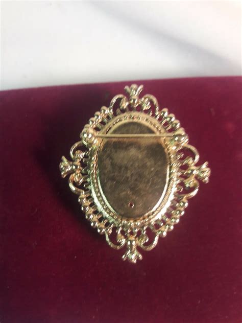 Vintage Signed Avon Cameo Perfume Locket Brooch Pin J Gem