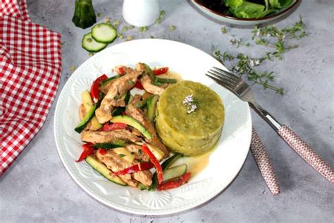 Purée de pois cassés courgette et son émincé de poulet aux poivrons
