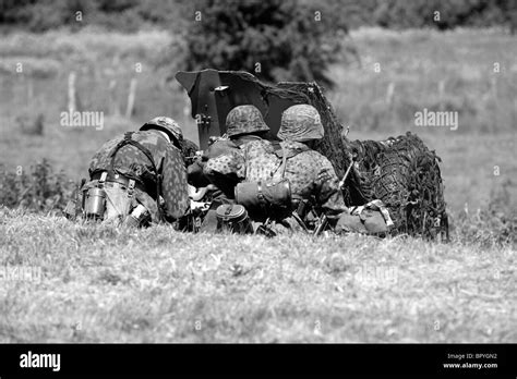 Les Soldats De La Waffen Ss En Normandie 1944 Photo Stock Alamy