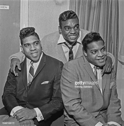 okelly isley jr photos and premium high res pictures getty images