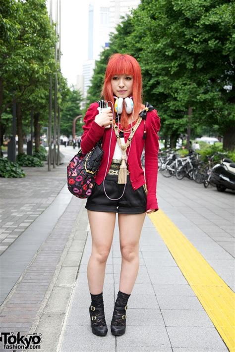 Orange Haired Girls Murua Fashion And Tassel Necklace In Shinjuku
