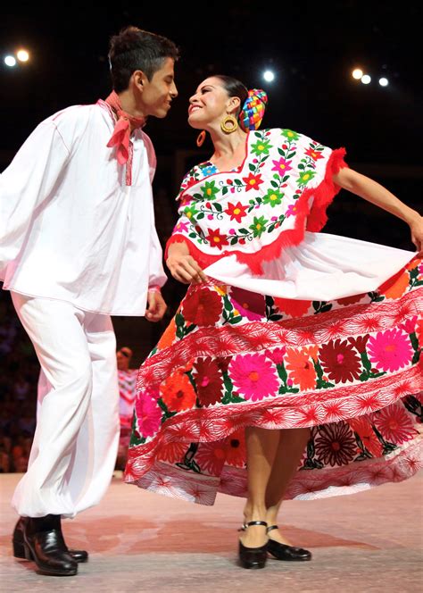 Vestuario De Bailes Regionales Mexicanos Ar