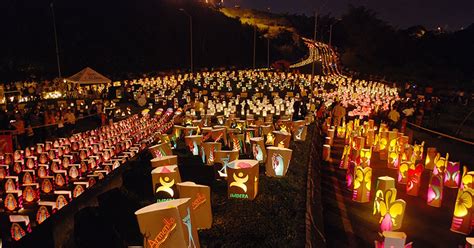 Más allá de un tema religioso, todos los 7 y 8 de diciembre las familias se reencuentran alrededor la noche de las velitas marca el inicio en general de la navidad , llenando las calles de una alegría contagiosa que culmina el 6 de enero, día de los. Día de las Velitas, Colombian holiday tradition | NY Latin ...