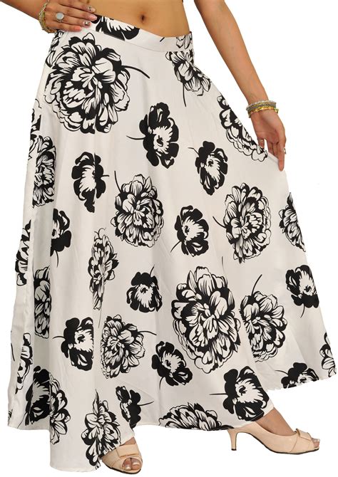 Floral pattern printed black white long skirts. White and Black Long Skirt with Printed Giant Flowers