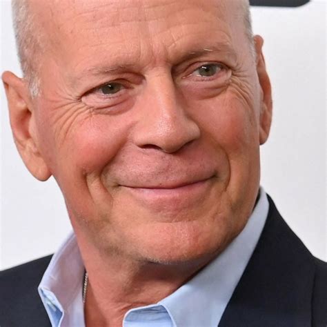 bruce willis is retiring from acting the protagonist of die hard diagnosed with aphasia