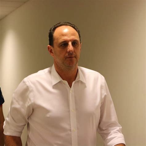 #rogerio ceni #spfc #i'm sorry i know you guys don't care but i'm emotional #this guy here is the reason i got into football many many moons ago #he's such a legend at spfc and i hope he does really really well #(i mean regardless of how it. Rogério Ceni será apresentado na tarde de terça pelo Cruzeiro - Tribuna de Minas