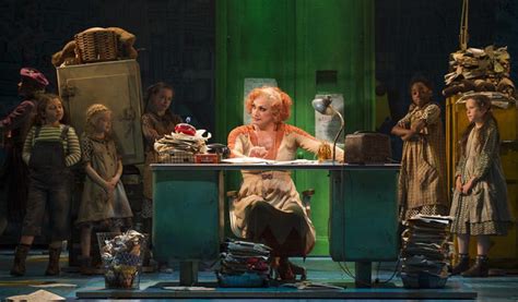 Annie Comes To Theatre Royal Plymouth The Devon Daily