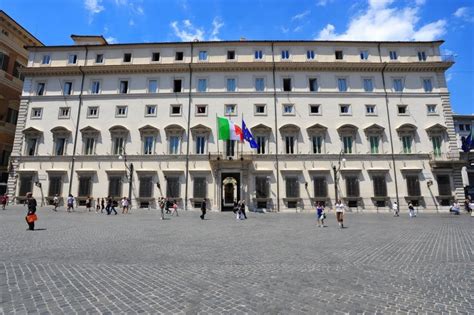 Palazzo chigi è la sede del governo italiano dal 1961. Does your head of state and/or government have an official residence? : AskEurope