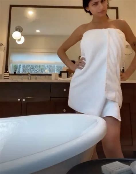 Mia Khalifa Strips Off For Cheeky Bath Snap During Hotel Break With
