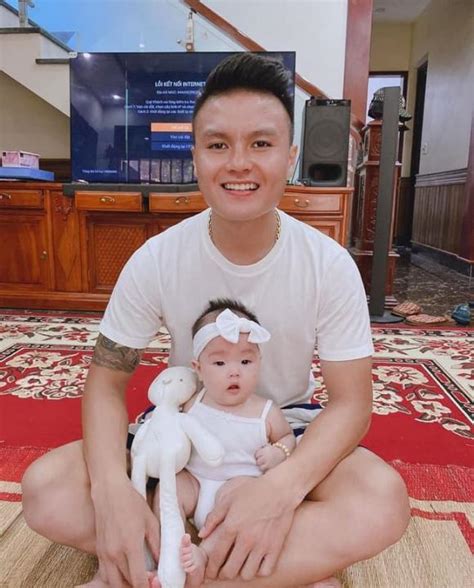 Sau những ồn ào trên mạng xã hội, mới đây huỳnh anh đã lên tiếng giải thích thông tin về việc bị tố làm. Đưa bạn gái về nhà chơi, Quang Hải khen Huỳnh Anh khéo ...