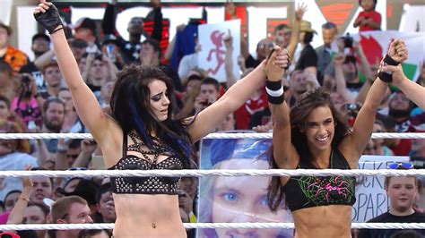 Paige And Aj Lee Defeat The Bella Twins On The Grandest Stage Of Them All
