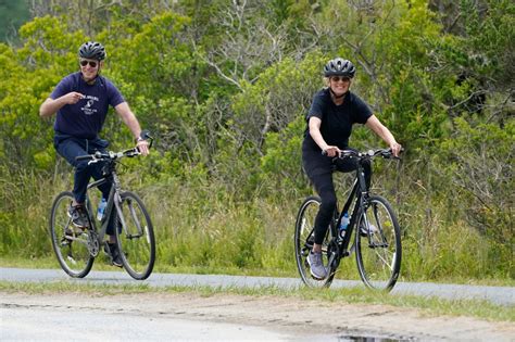 Bidens Mark First Ladys Birthday With Leisurely Bike Ride Pix11