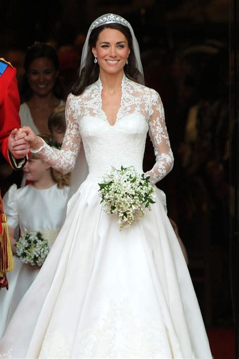 Kate middleton's wedding dress made headlines everywhere. How expensive was Kate Middleton's wedding dress? | OK ...