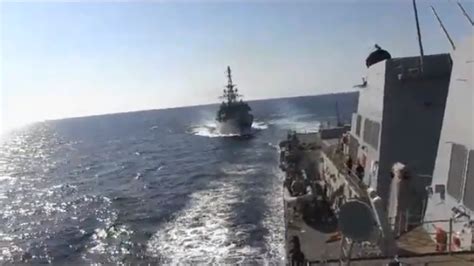 O Nava Militara Americana Si Una Ruseasca La Un Pas De Coliziune Video