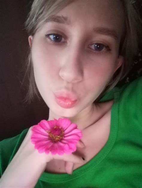 F19 I M Giving You A Flower😽 R Selfie