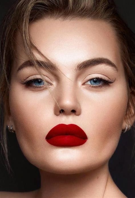 Lip Shape And Color Like These Velvet Red Red Lipstick Looks Red