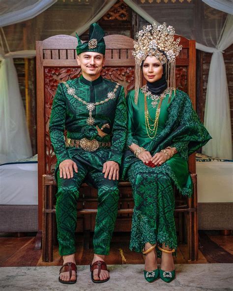 Ucapan anniversary ulang tahun perkawinan ke 25 pasutri wiwin pribadi. Che Ta Melaram Baju Pengantin Songket Hijau, Raikan Ulang ...