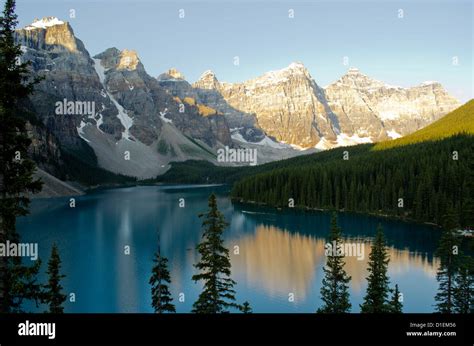 Sunrise Moraine Lake Alberta Canada Stock Photo Alamy