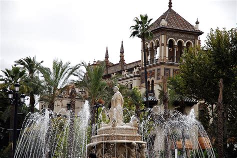Cuenta oficial del #sevillafc en instagram. File:The Fuente de Sevilla fountain at the Puerta de Jerez square (a tower of Hotel Alfonso XIII ...