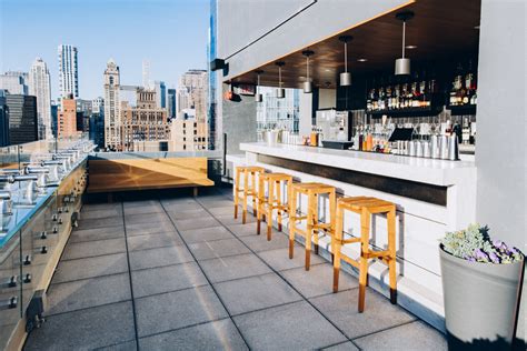 Eine Rooftop Bar Mit Glasboden In Midtown Manhattan Art Nomad Oder